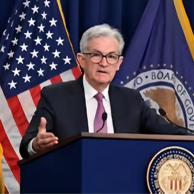 Fed adota cautela e aguarda sinais de melhora na inflação antes de novos ajustes